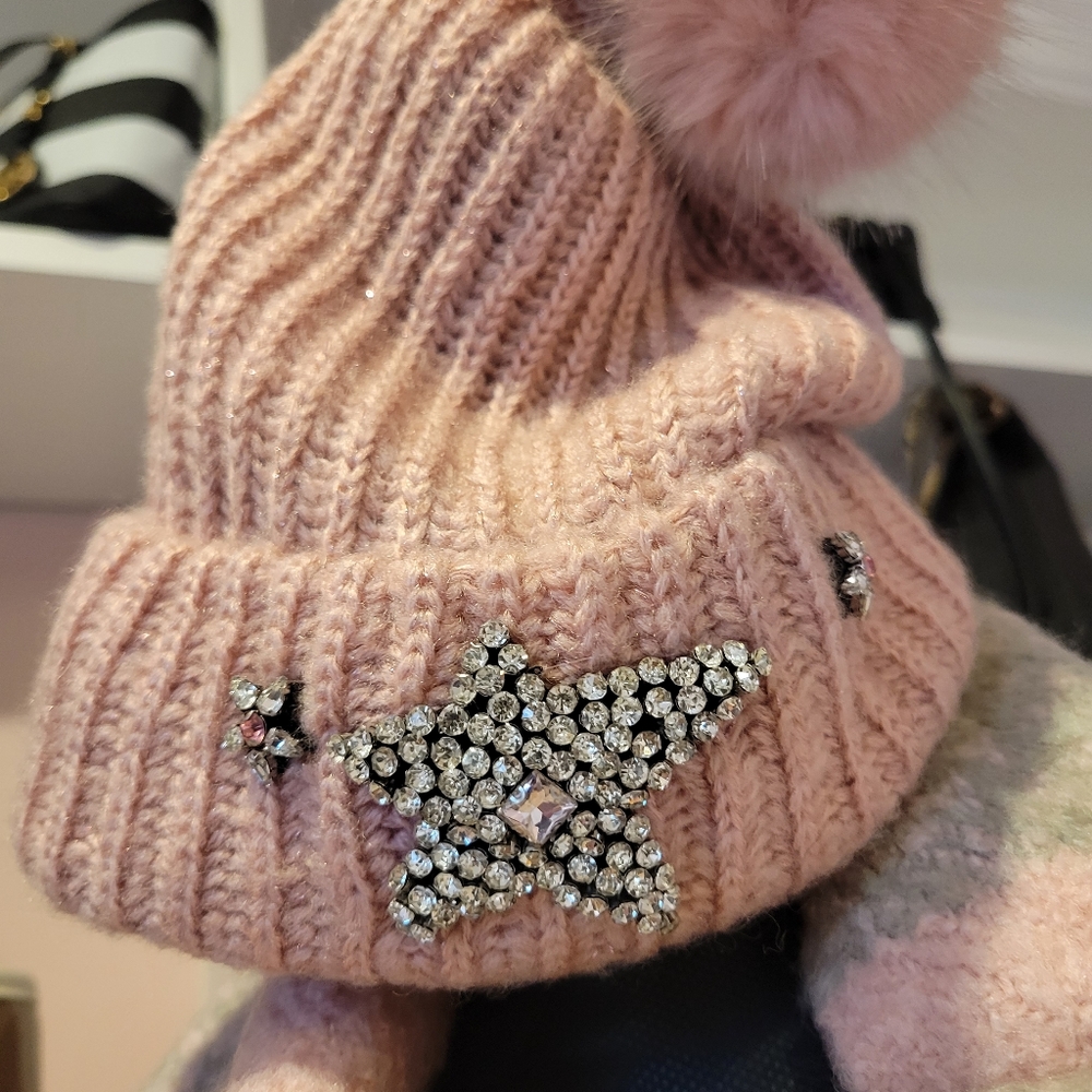 New Victoria's Secret Hat and scarf in box - Picture 6 of 7